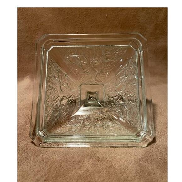Vintage Ornate Glass, Oak Leaf & Acorns, Square Pedestal Candy Dish w/Lid - Picture 6 of 7